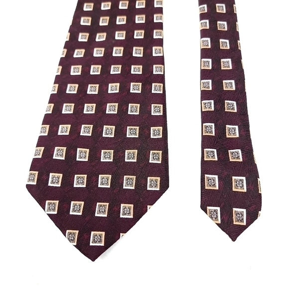 100% Silk Munsingwear Corporate Gear Brown Square Patterned Formal USA Tie - Picture 9 of 12